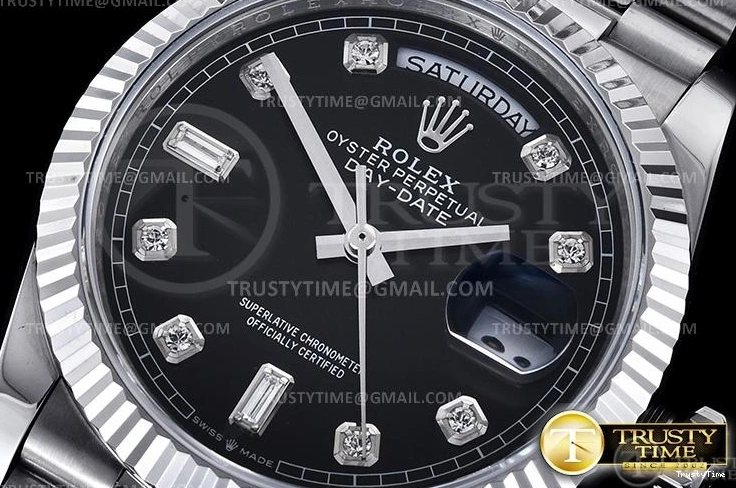 0513 RDD0220E – DayDate 36mm Functional 700